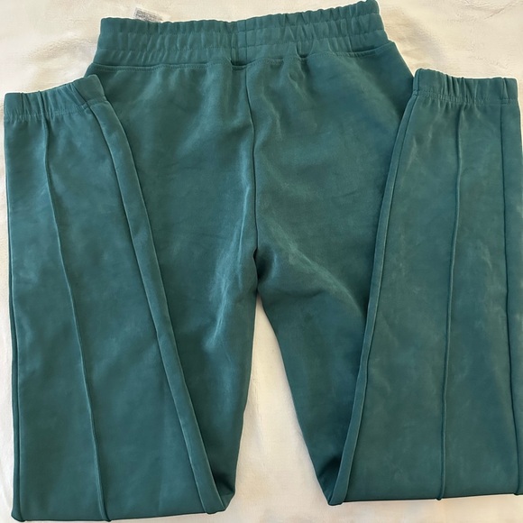 GUESS GREEN SWEATPANTS NWOT - Picture 3 of 7